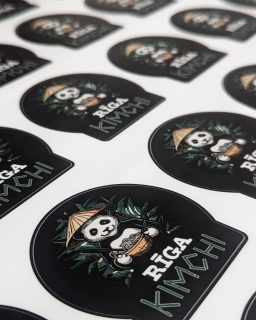 Mūsu pakalpojuma klāstā pieejama arī personalizēta uzlīmju izstrāde un ražošana uzņēmumiem 🐼

#stickerspot #uzlīmes #uzlīmjudruka #uzlimesbiznesam